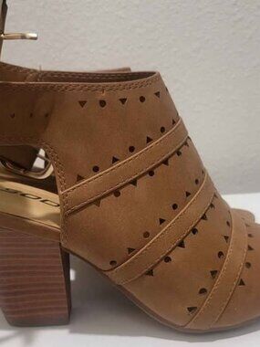 Soda  Toe Block Heel Sandals Size 7